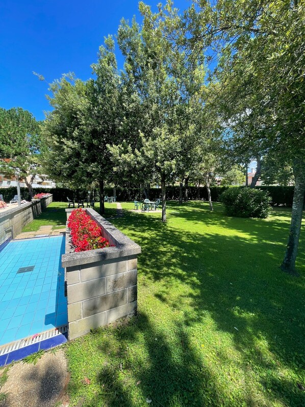 Studio, plusieurs chambres, balcon | Jardin