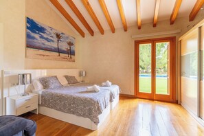 5 室のベッドルーム、アイロン / アイロン台、ベッドシーツ