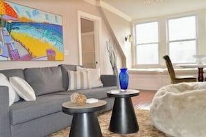 TV, offices - C &J Signature Stays 1864 Downtown Morristown Apartment (Morristown)
