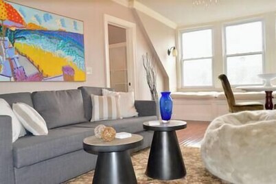 C &J Signature Stays 1864 Downtown Morristown Apartment