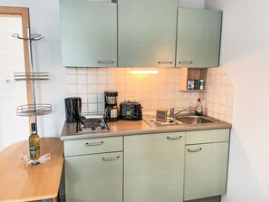 Fridge, toaster, cookware/dishes/utensils - Apartment Lisa by Interhome (Zinnowitz)