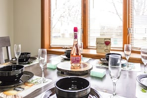 Dining - PROMO 5% WEEKLY /10% MONTHLY DISCOUNT
Adorable&Cozy Home Mins from Dwtn/Airport
 (Rochester)