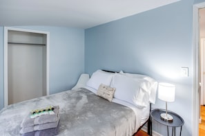 Room - PROMO 5% WEEKLY /10% MONTHLY DISCOUNT
Adorable&Cozy Home Mins from Dwtn/Airport
 (Rochester)