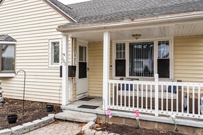 Exterior detail - PROMO 5% WEEKLY /10% MONTHLY DISCOUNT
Adorable&Cozy Home Mins from Dwtn/Airport
 (Rochester)