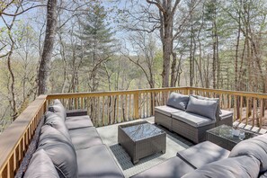 Property grounds - 'Sweetwater Bluff' Home On The Hiawassee w/ Views! (Hayesville)