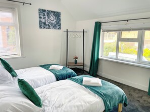 4 slaapkamers, een strijkplank/strijkijzer, wifi, beddengoed