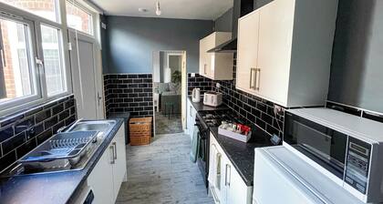 Perfect for Contractors & Families! 7 Beds Free Parking