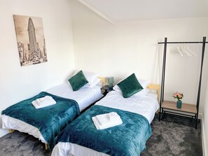 4 chambres, fer et planche à repasser, Wi-Fi, draps fournis