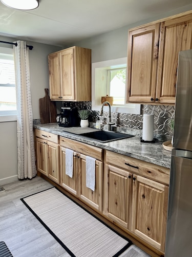 Charming 2 BR home  - newly renovated 