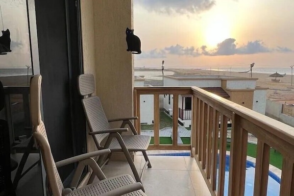 Peralatan tempat tidur premium, dihias secara berasingan