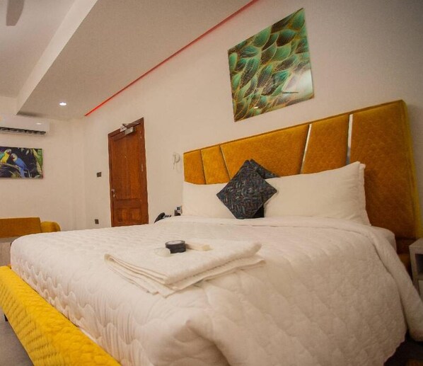 Executive Room, 1 Bedroom | Premium bedding, individually decorated, individually furnished, desk