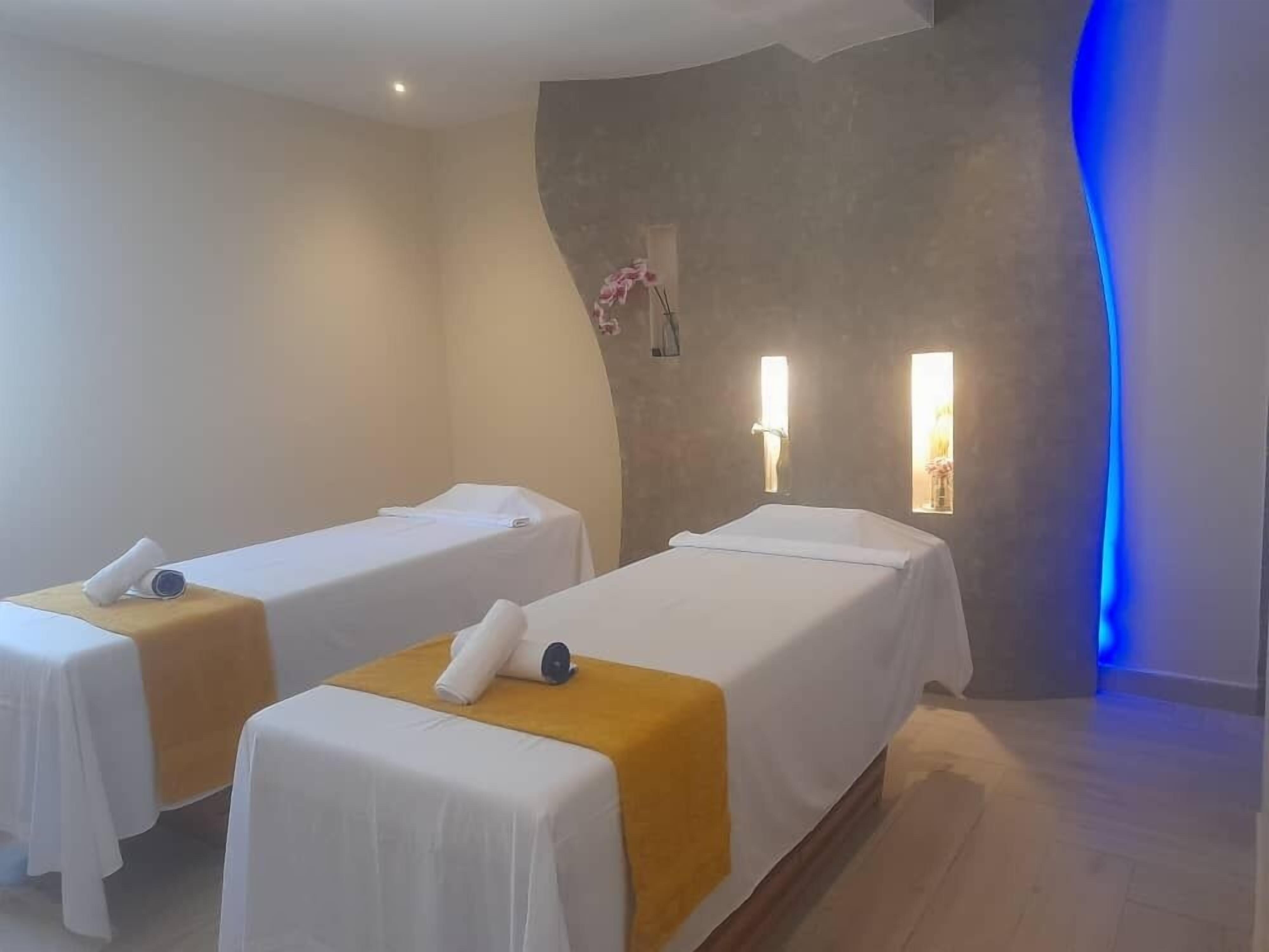 Sauna, hot tub, steam room, deep-tissue massages, Swedish massages