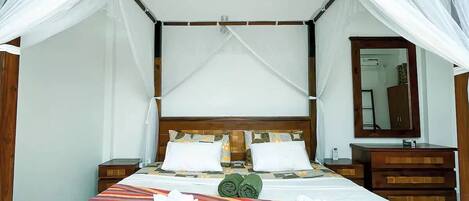 6 bedrooms, iron/ironing board, WiFi, bed sheets