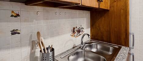 Geladeira, fogão, cooktop, cafeteira/chaleira