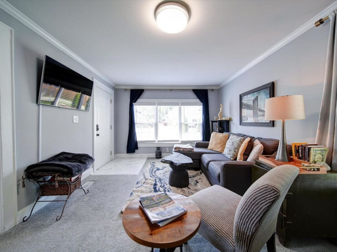 TV connectée, livres, écrans d'ordinateur