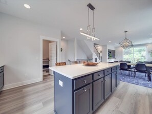 Dining - Rooftop Retreat — Heart of NoDa—Light Rail —Sauna (Charlotte)