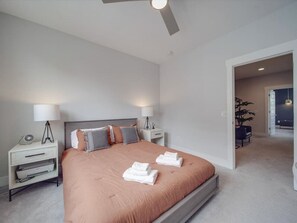 2 bedrooms, desk, iron/ironing board, travel crib - Rooftop Retreat — Heart of NoDa—Light Rail —Sauna (Charlotte)