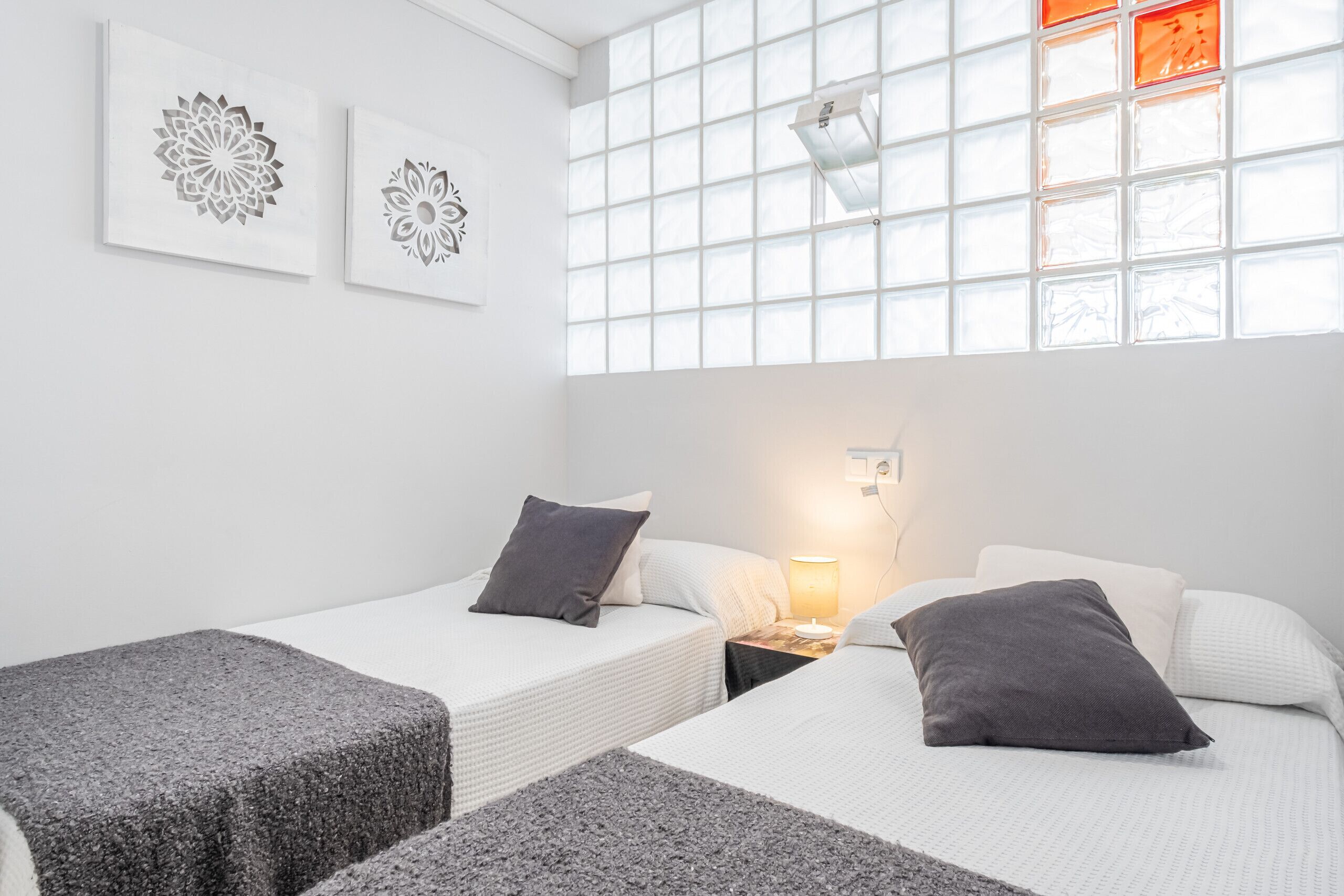 1 chambre, fer et planche à repasser, Wi-Fi gratuit, draps fournis