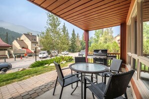 Outdoor dining - Mountain Mural | Hot Tub | Pools | Ski-In/Ski-Out (Panorama)