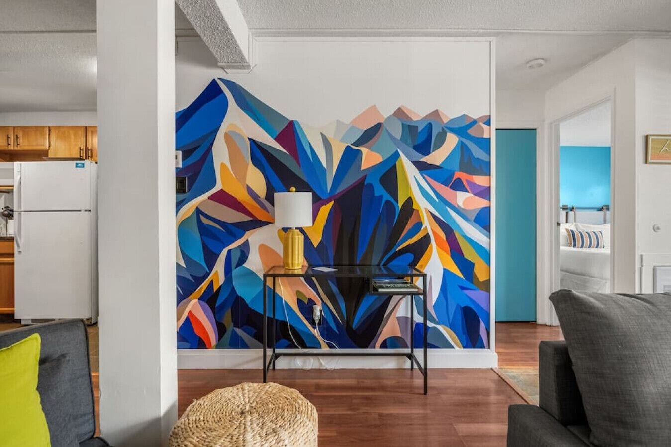 2 makuuhuonetta, työpöytä, ilmainen Wi-Fi, vuodevaatteet