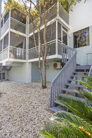 Exterior - Kawama 3 bedroom townhouse--2 heated pools, marina, tennis, lagoon & much more! (Key Largo)