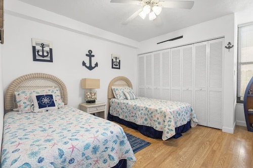 Gorgeous Moon Bay Condo Heated Pool Beach
