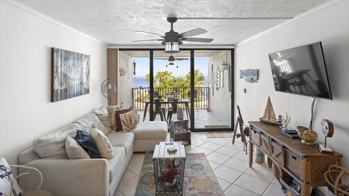 Gorgeous Moon Bay Condo Heated Pool Beach