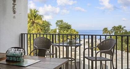 Gorgeous Moon Bay Condo Heated Pool Beach