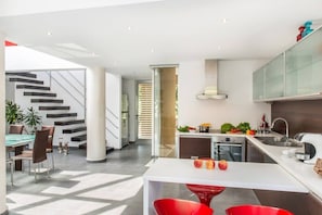 Fridge, microwave, oven, stovetop