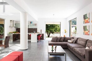 Fernseher, Kamin, DVD-Player, Stereoanlage