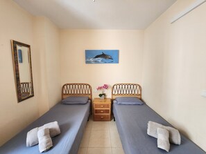 1 غرفة نوم ومكواة/لوح كي وواي فاي مجانًا وملاءات أسرّة