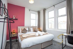 3 habitaciones, tabla de planchar con plancha, cuna de viaje y wifi