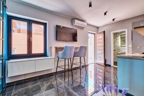 Interior - Caligo     (Mali Lošinj)