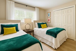 2 bedrooms, iron/ironing board, free WiFi, bed sheets - The Delta, 2BR Townhome Stay by Velvet Ditch Villas (Oxford)
