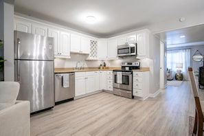 Private kitchen - The Delta, 2BR Townhome Stay by Velvet Ditch Villas (Oxford)