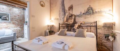 3 Schlafzimmer, Zimmersafe, Schreibtisch, Bügeleisen/Bügelbrett