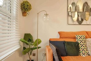 Interior - London - Flat - Garden Access - Sleeps 3 - Parking (London)