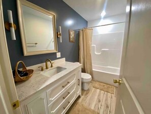 Handtücher, Seife, Toilettenpapier