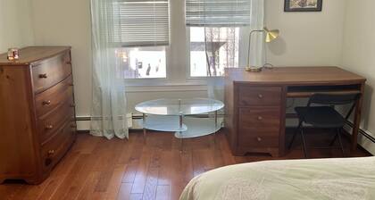 Pet Friendly 3-BR 2-Bath Spacious Condo 15 minutes to Boston
