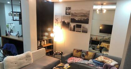 Cozy Room with Study Space, Bath Tub, TV NETFLIX and WIFI