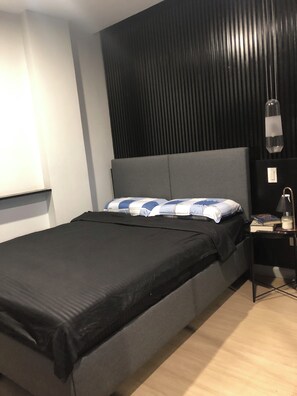 1 bedroom, iron/ironing board, WiFi, bed sheets - Cozy Room with Study Space, Bath Tub, TV NETFLIX and WIFI (Mandaluyong)