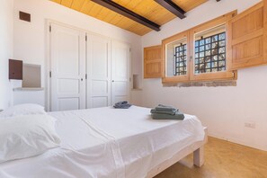 2 habitaciones, tabla de planchar con plancha, internet y ropa de cama 