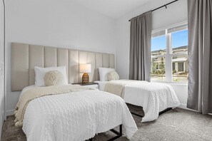 5 bedrooms, iron/ironing board, WiFi, bed sheets