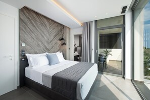 5 bedrooms, desk, iron/ironing board, travel crib - Sapphire Villa, Horizon Dream Villas (Chalkidiki)