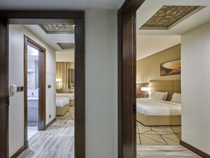 Egyptian cotton sheets, premium bedding, in-room safe, desk