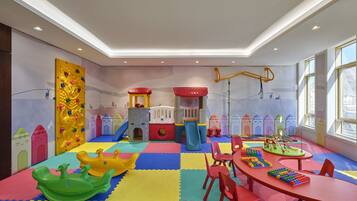 Área de juegos infantiles techada