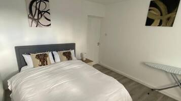 2 bedrooms, iron/ironing board, free WiFi, bed sheets