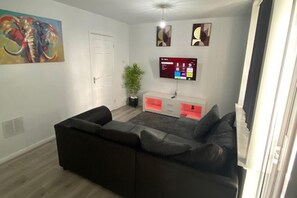 Living area - 2 Bed - Sleeps 4 - With Parking (London)
