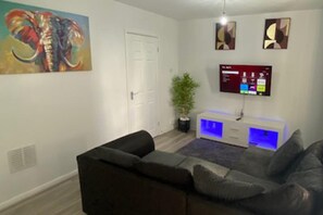 Living area - 2 Bed - Sleeps 4 - With Parking (London)