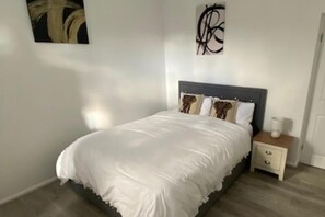 2 habitaciones, tabla de planchar con plancha y wifi gratis 